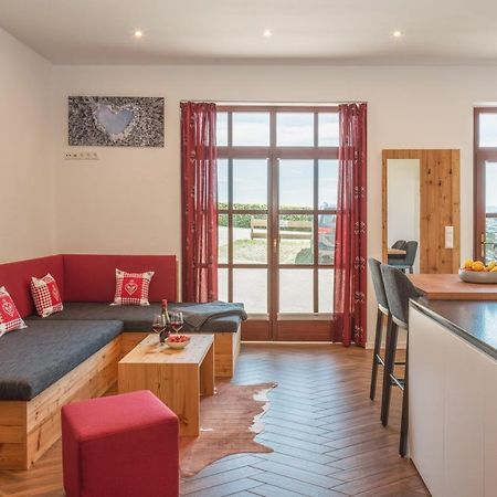 Kuschelnester Und Ferienwohnung Chiemseegluck Mit Wunderschonem Chiemseeblick Gstadt am Chiemsee Esterno foto