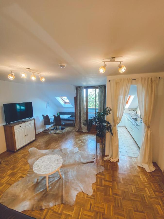 Kuschelnester Und Ferienwohnung Chiemseegluck Mit Wunderschonem Chiemseeblick Gstadt am Chiemsee Esterno foto