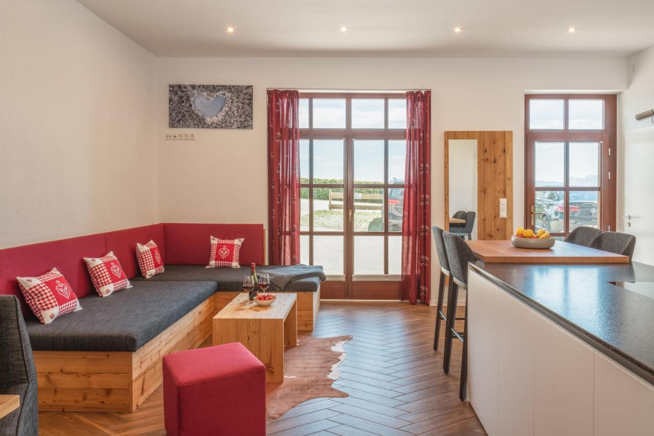 Kuschelnester Und Ferienwohnung Chiemseegluck Mit Wunderschonem Chiemseeblick Gstadt am Chiemsee Esterno foto
