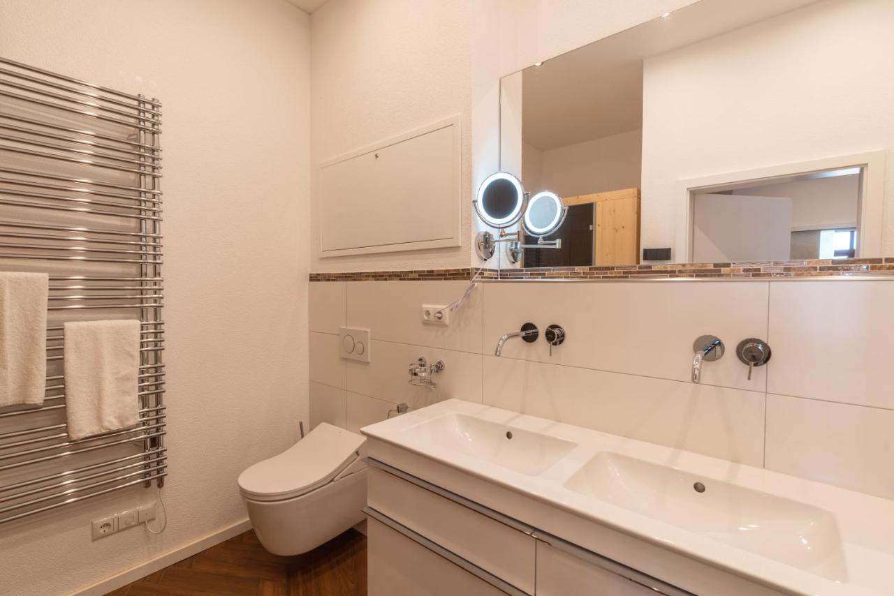 Kuschelnester Und Ferienwohnung Chiemseegluck Mit Wunderschonem Chiemseeblick Gstadt am Chiemsee Esterno foto