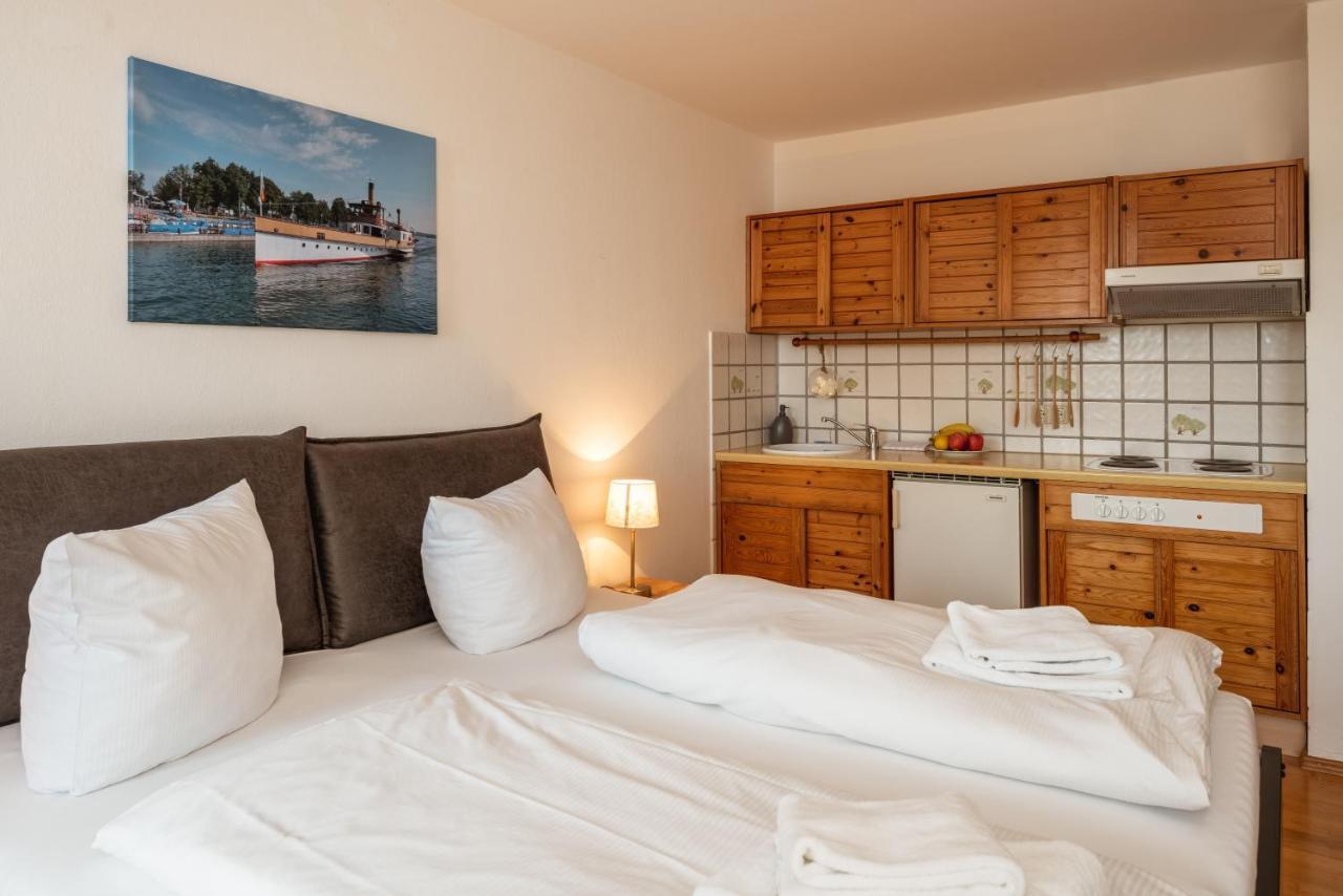 Kuschelnester Und Ferienwohnung Chiemseegluck Mit Wunderschonem Chiemseeblick Gstadt am Chiemsee Esterno foto