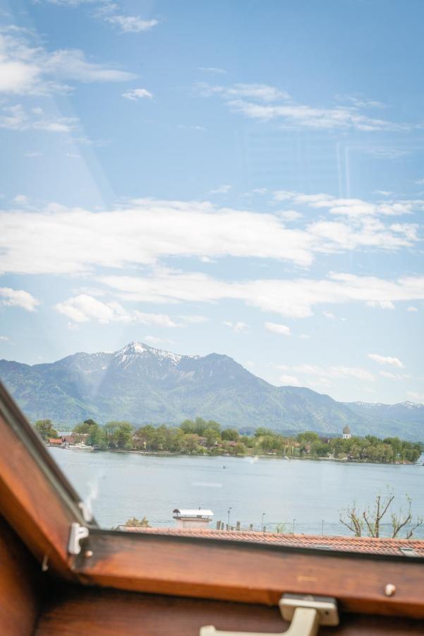 Kuschelnester Und Ferienwohnung Chiemseegluck Mit Wunderschonem Chiemseeblick Gstadt am Chiemsee Esterno foto