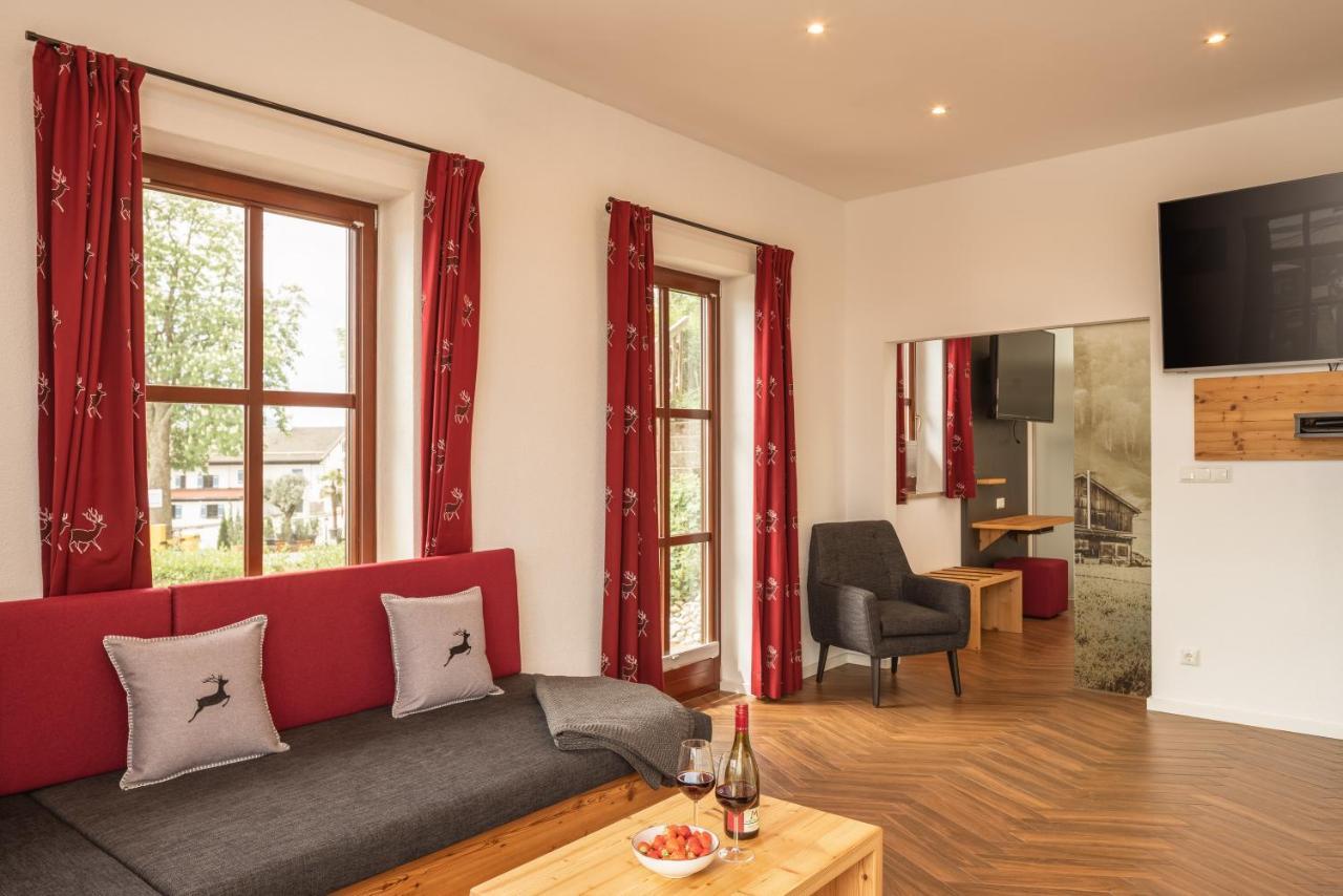 Kuschelnester Und Ferienwohnung Chiemseegluck Mit Wunderschonem Chiemseeblick Gstadt am Chiemsee Esterno foto