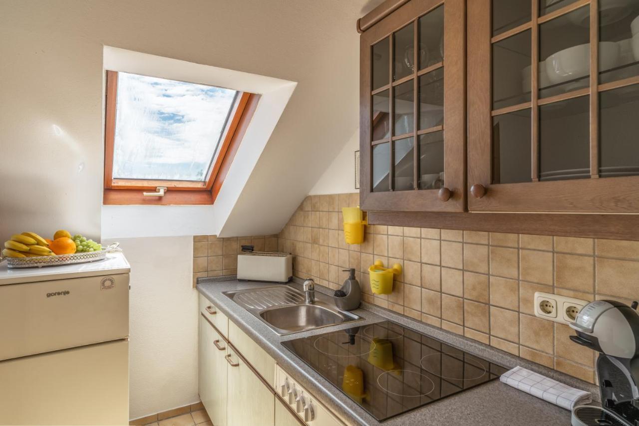 Kuschelnester Und Ferienwohnung Chiemseegluck Mit Wunderschonem Chiemseeblick Gstadt am Chiemsee Esterno foto