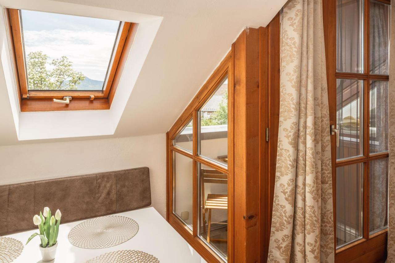 Kuschelnester Und Ferienwohnung Chiemseegluck Mit Wunderschonem Chiemseeblick Gstadt am Chiemsee Esterno foto