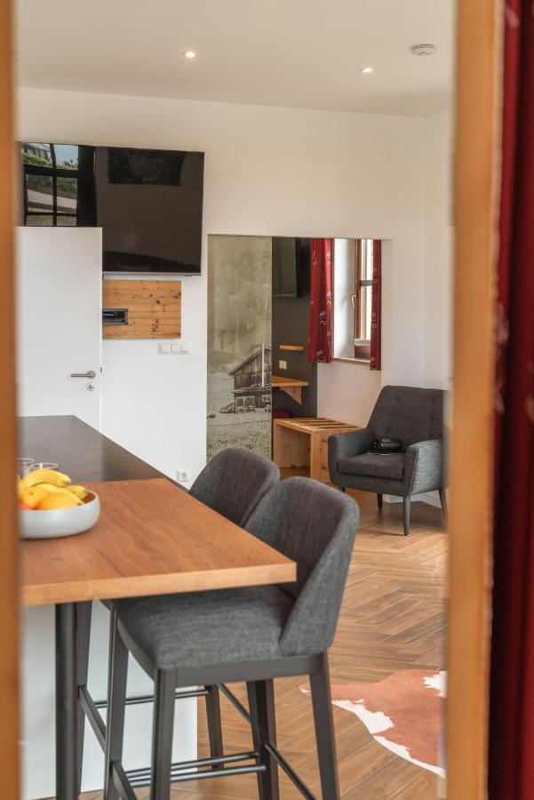 Kuschelnester Und Ferienwohnung Chiemseegluck Mit Wunderschonem Chiemseeblick Gstadt am Chiemsee Esterno foto