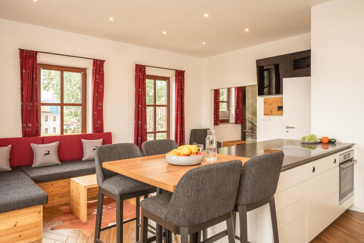 Kuschelnester Und Ferienwohnung Chiemseegluck Mit Wunderschonem Chiemseeblick Gstadt am Chiemsee Esterno foto